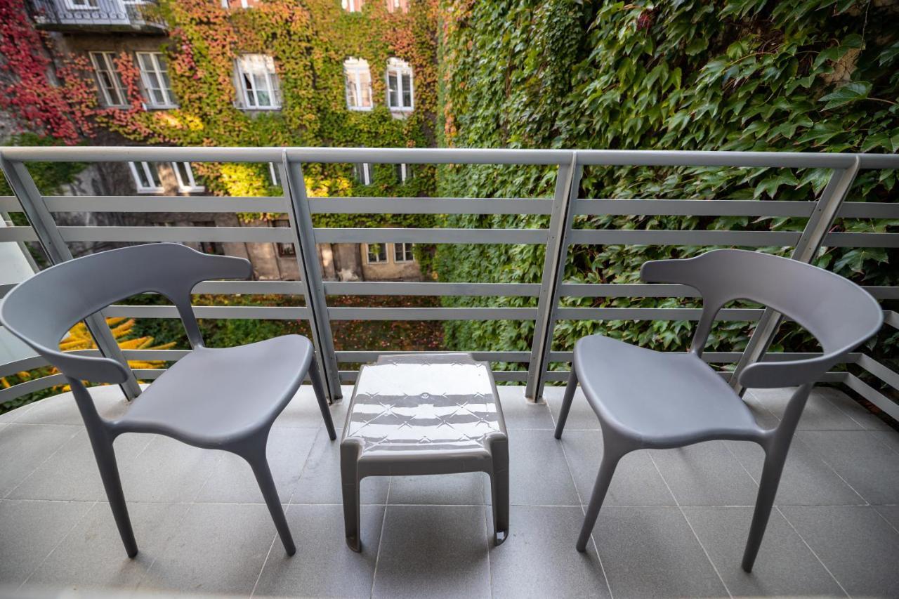 Levia Apartment-With 2 Bedrooms In The Old Town Leópolis Exterior foto