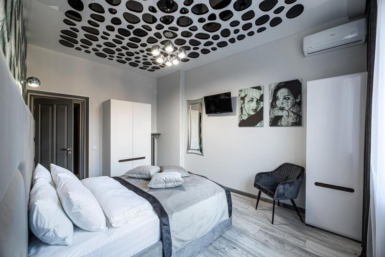Levia Apartment-With 2 Bedrooms In The Old Town Leópolis Exterior foto
