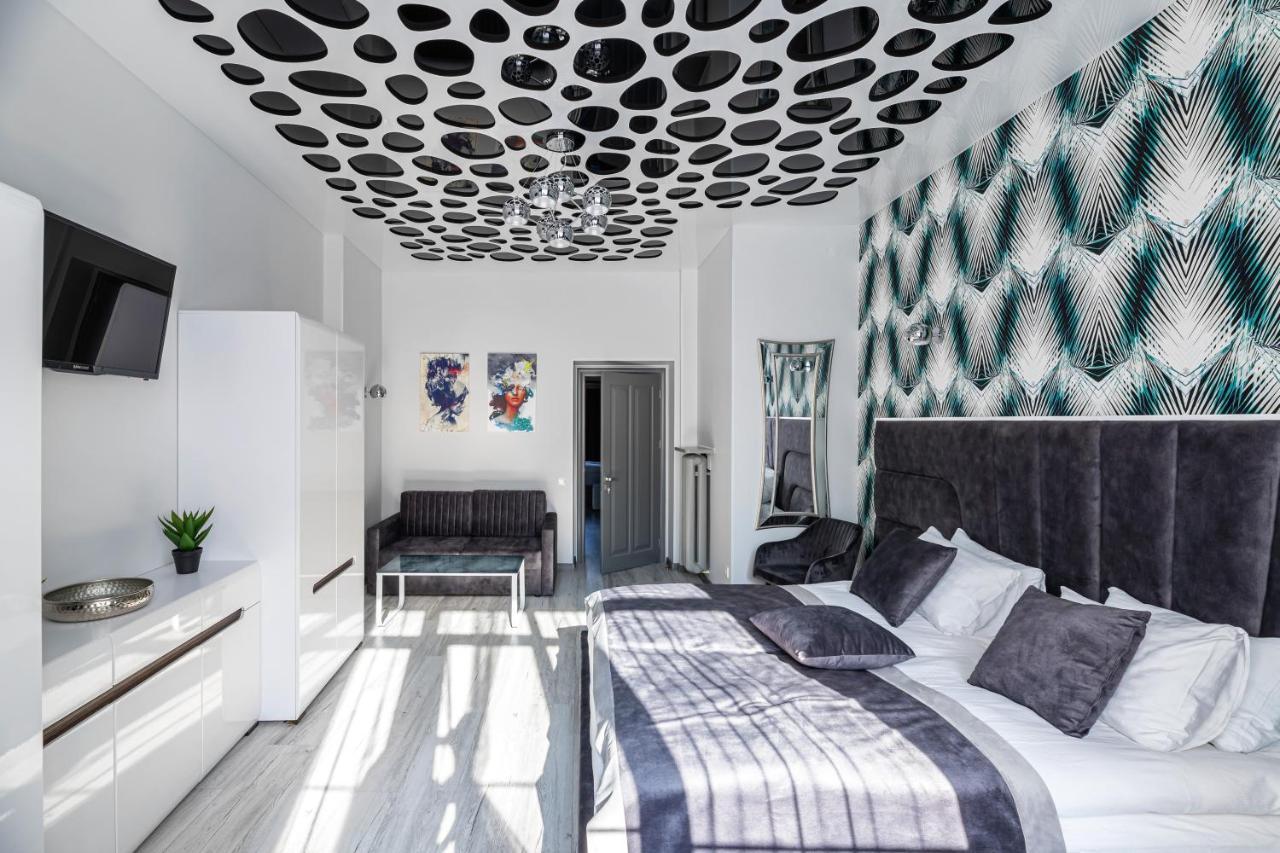 Levia Apartment-With 2 Bedrooms In The Old Town Leópolis Exterior foto